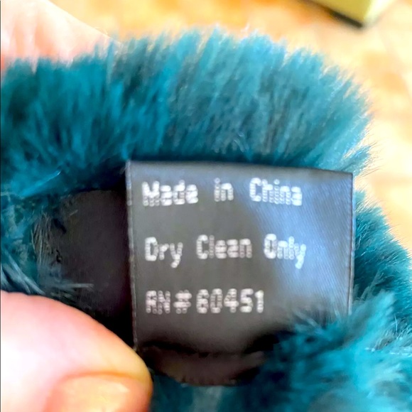 NWOT SURELL Fluffy Emerald Faux Fur Wrap Pull-Through Neck Warmer Scarf Hat - Picture 5 of 6